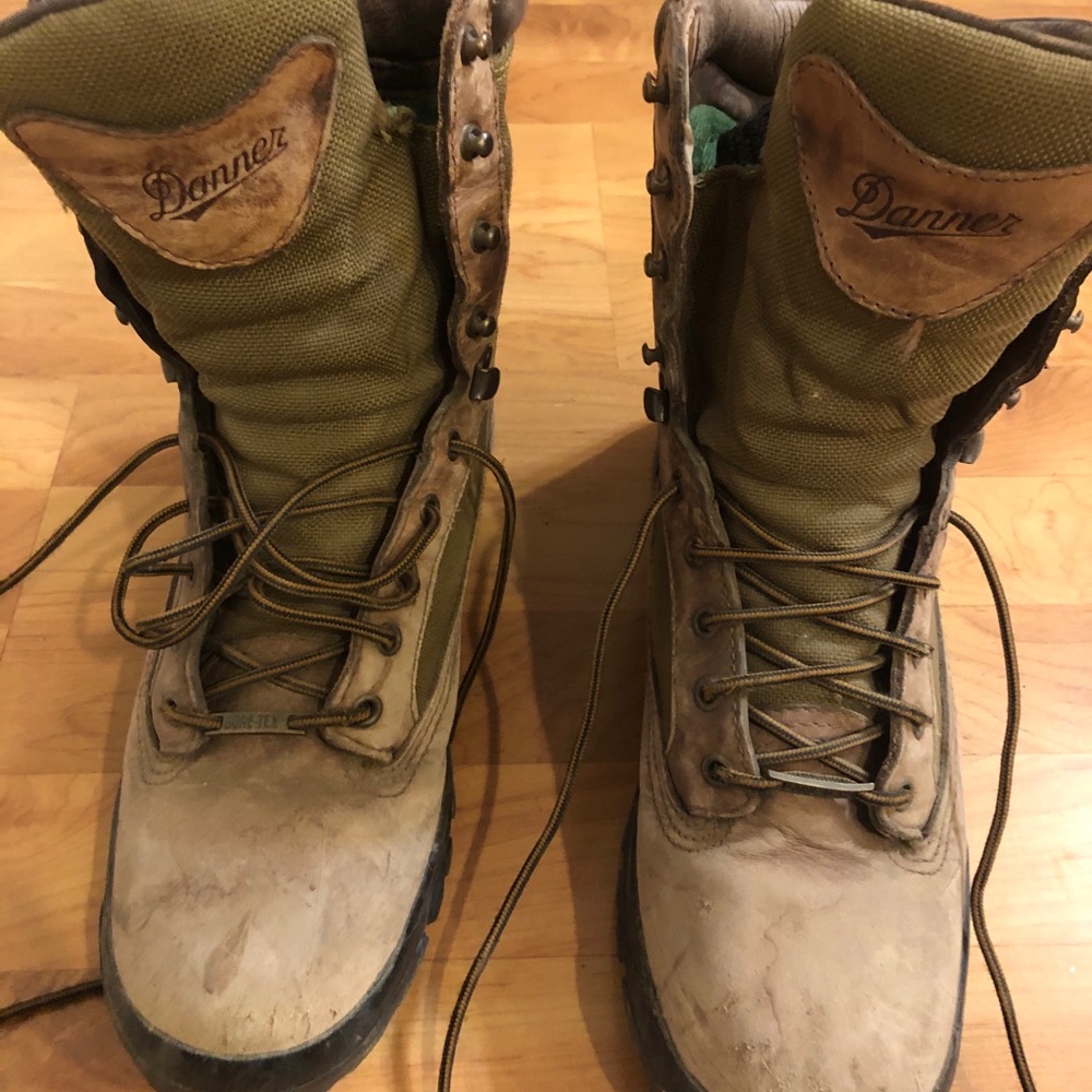 Men’s Danner sequoia Boots, size 10.